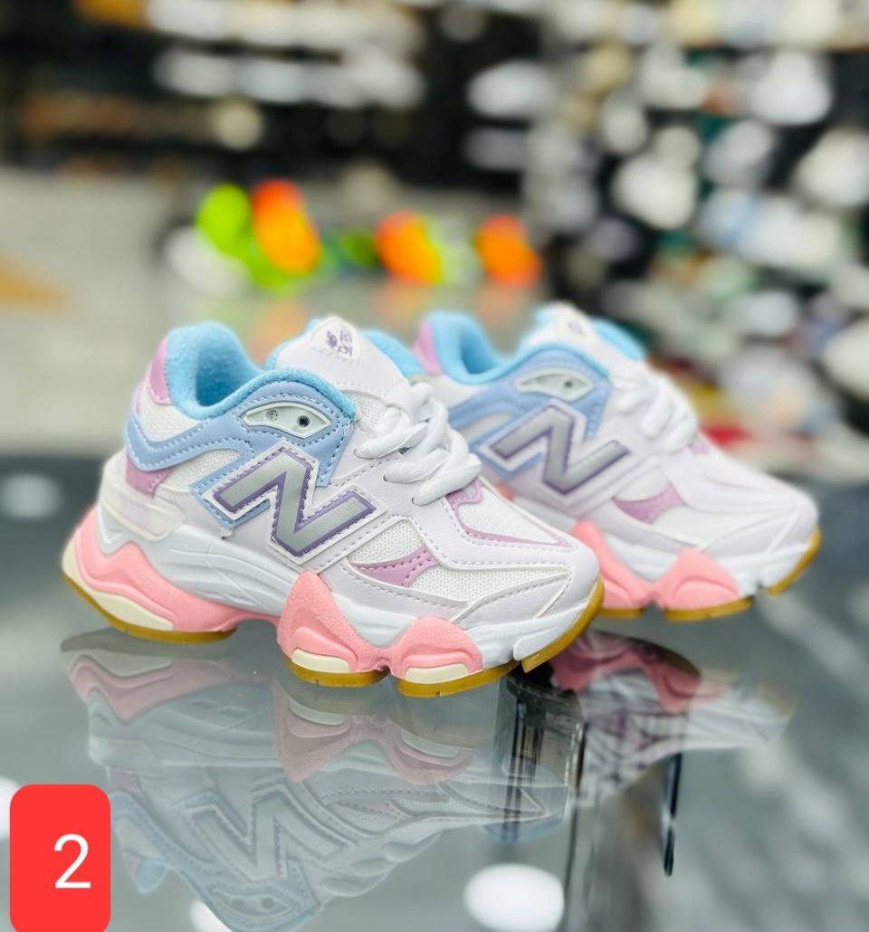 Adidași New Balance – Stil Futurist și Tehnologie de Performanță