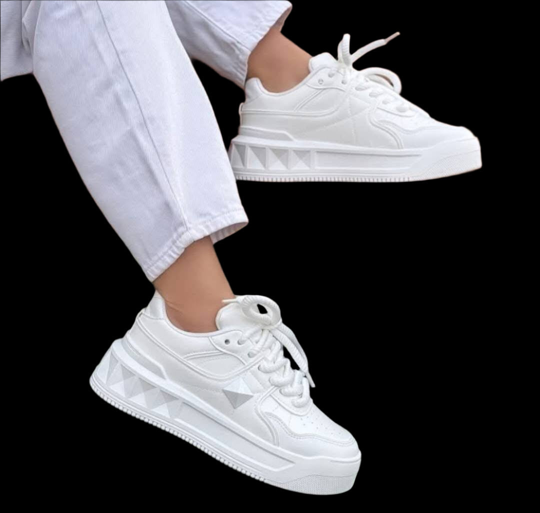 Adidași Valentino Garavani UBy – Îndrăzneală Modernă cu Rafinament Italian