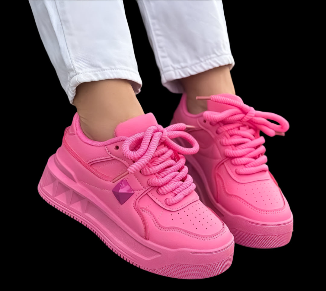 Adidași Valentino Garavani UBy – Îndrăzneală Modernă cu Rafinament Italian