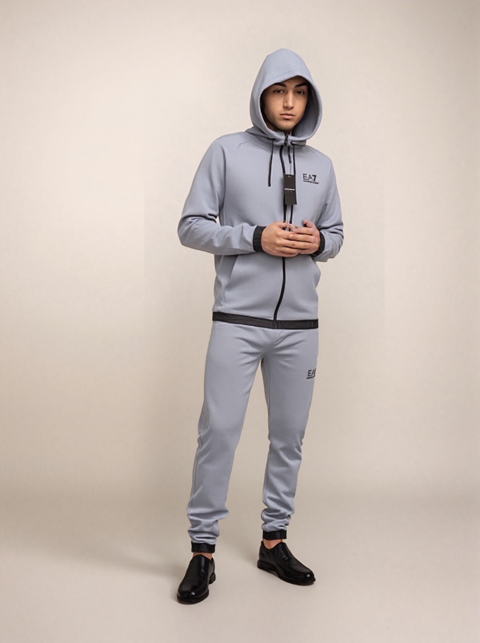 Trening Emporio Armani EA7 Gri – Stil Italian și Confort Premium