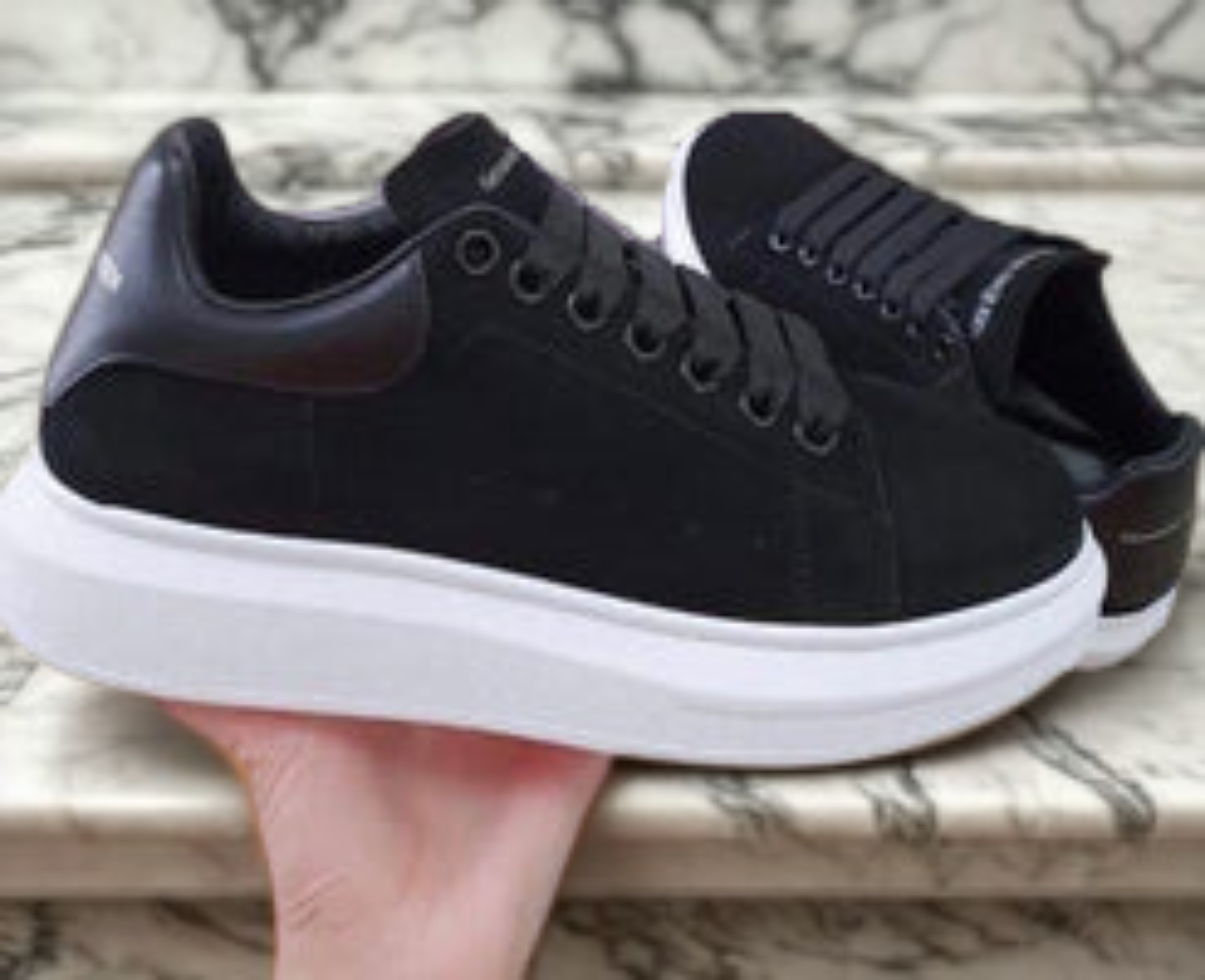 Adidași Alexander McQueen pentru Damă – Eleganță Contemporană