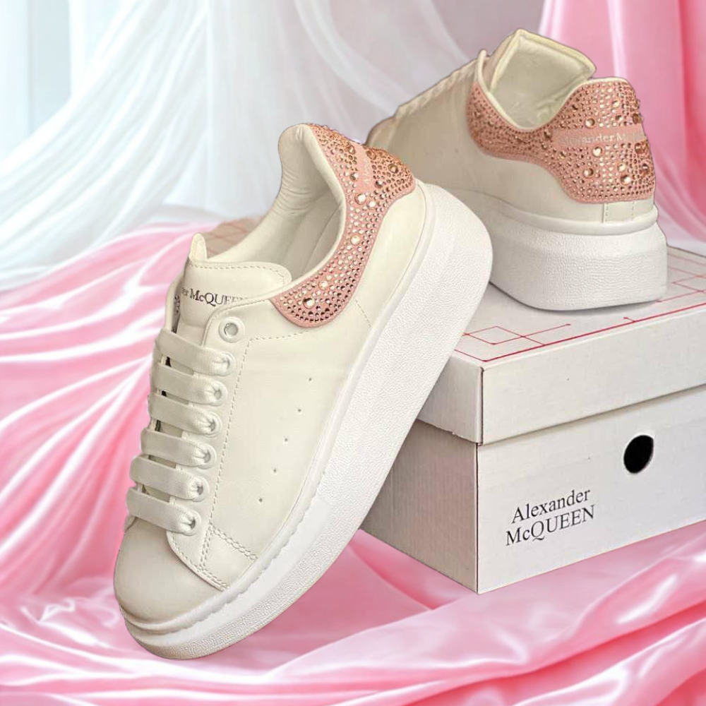 Adidași Alexander McQueen pentru Damă – Eleganță Contemporană