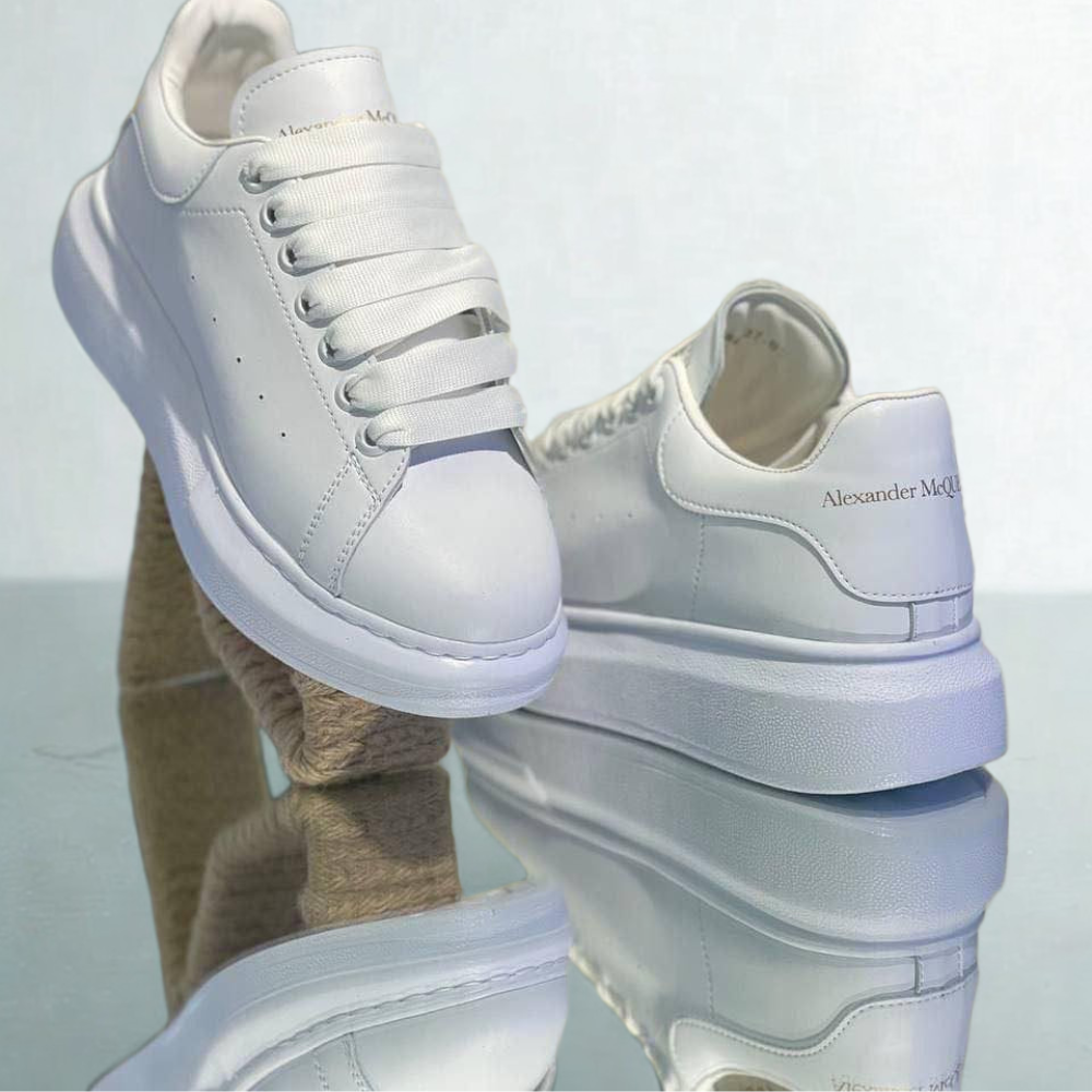 Adidași Alexander McQueen pentru Damă – Eleganță Contemporană