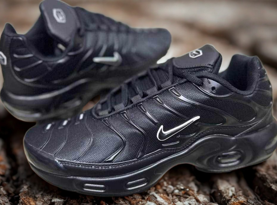 Adidași Nike 820 – Stil Retro-Basket și Confort Zilnic